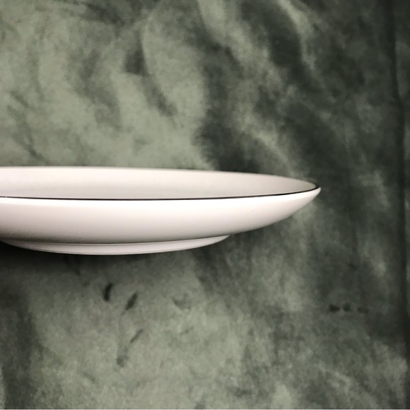 Set of 4 Crown Victoria Lovelace Tea Coffee Cups and Saucers - Picture 11 of 16